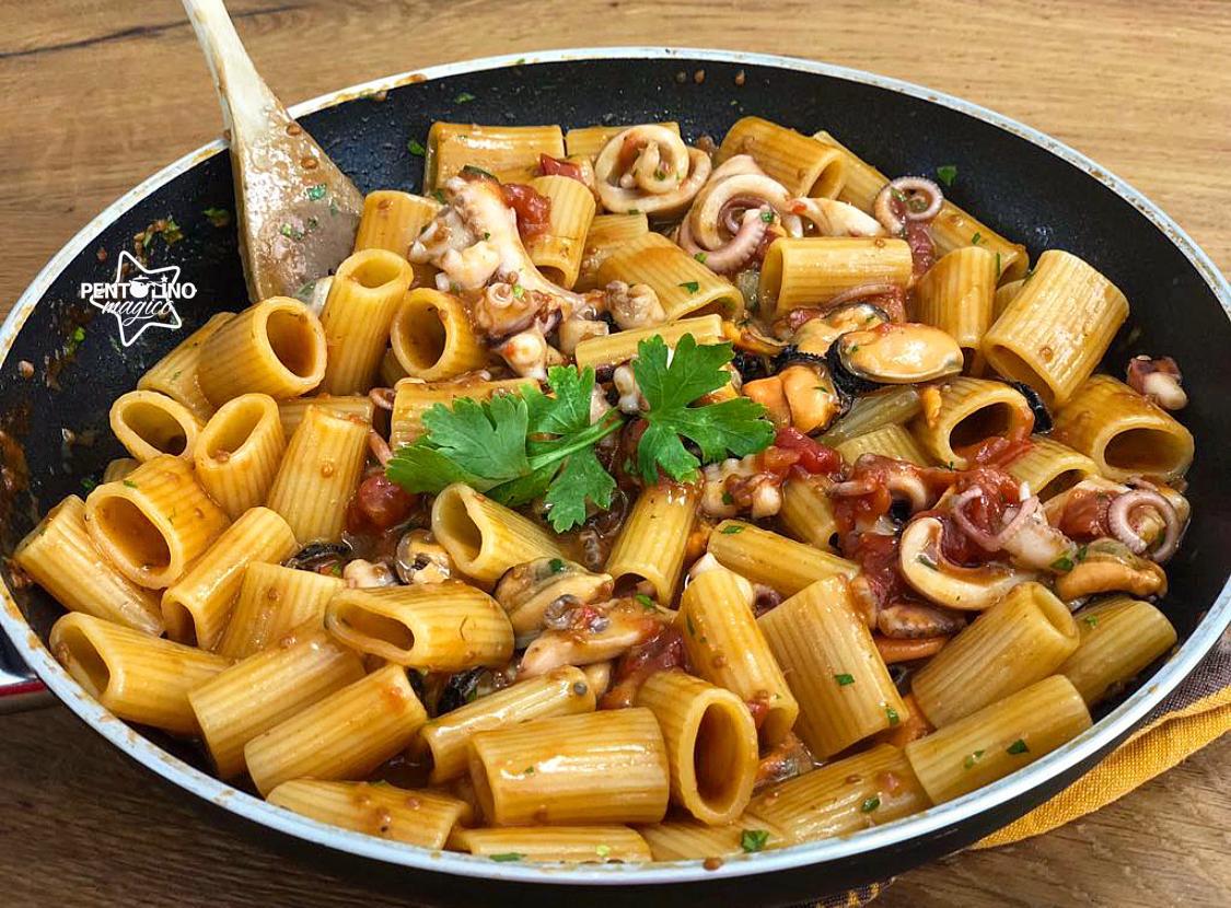 Rigatoni con cozze e calamari